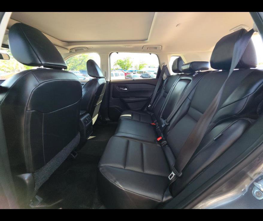 Used 2023 Nissan Rogue SV w/ SV Premium B Package image 7