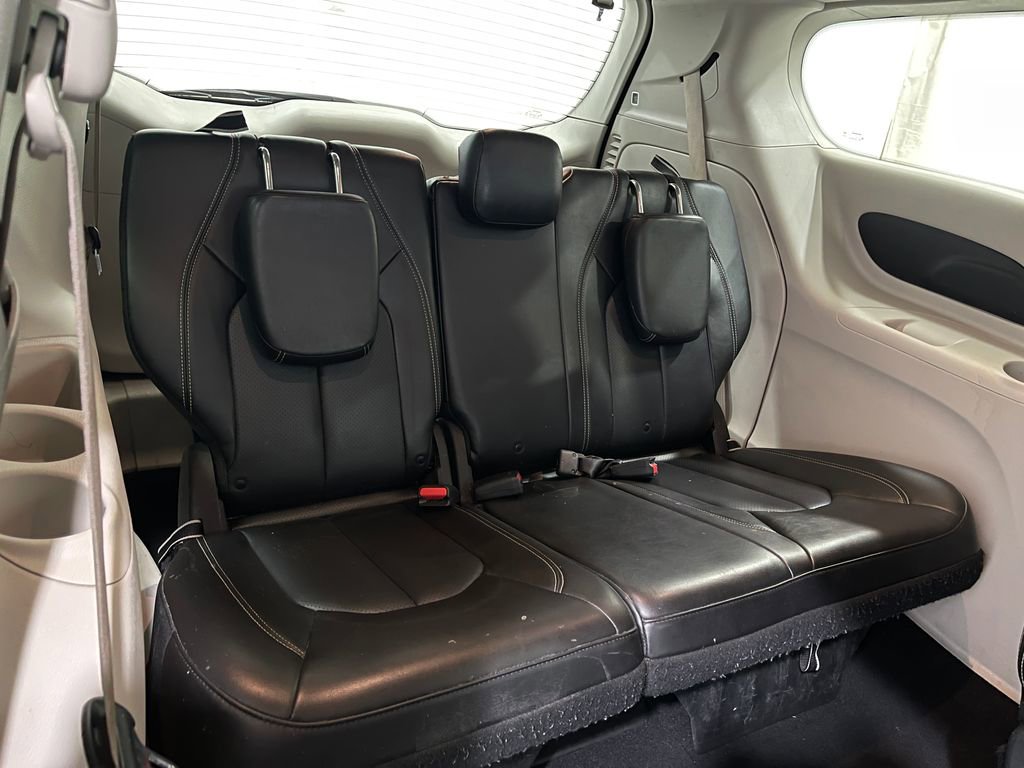 Used 2020 Chrysler Voyager Lxi image 30