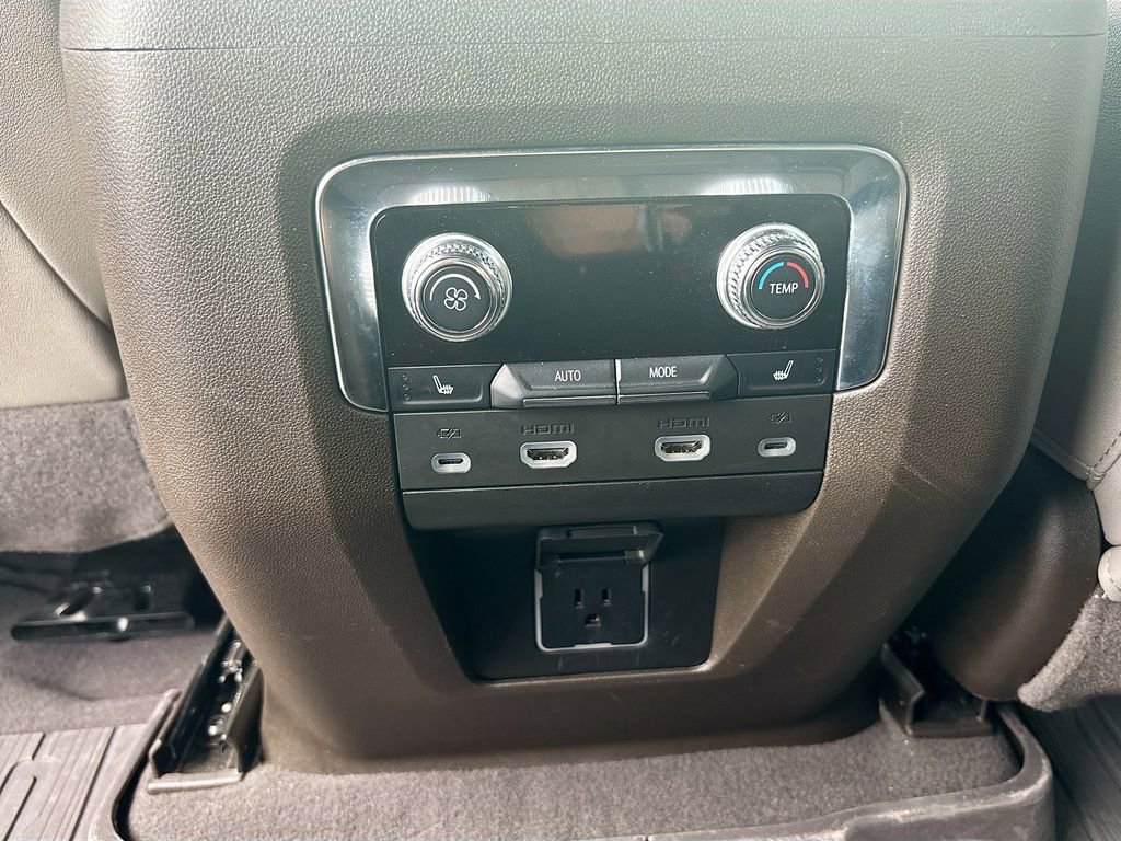 Used 2024 GMC Yukon XL SLT w/ SLT Luxury Package RWD image 20