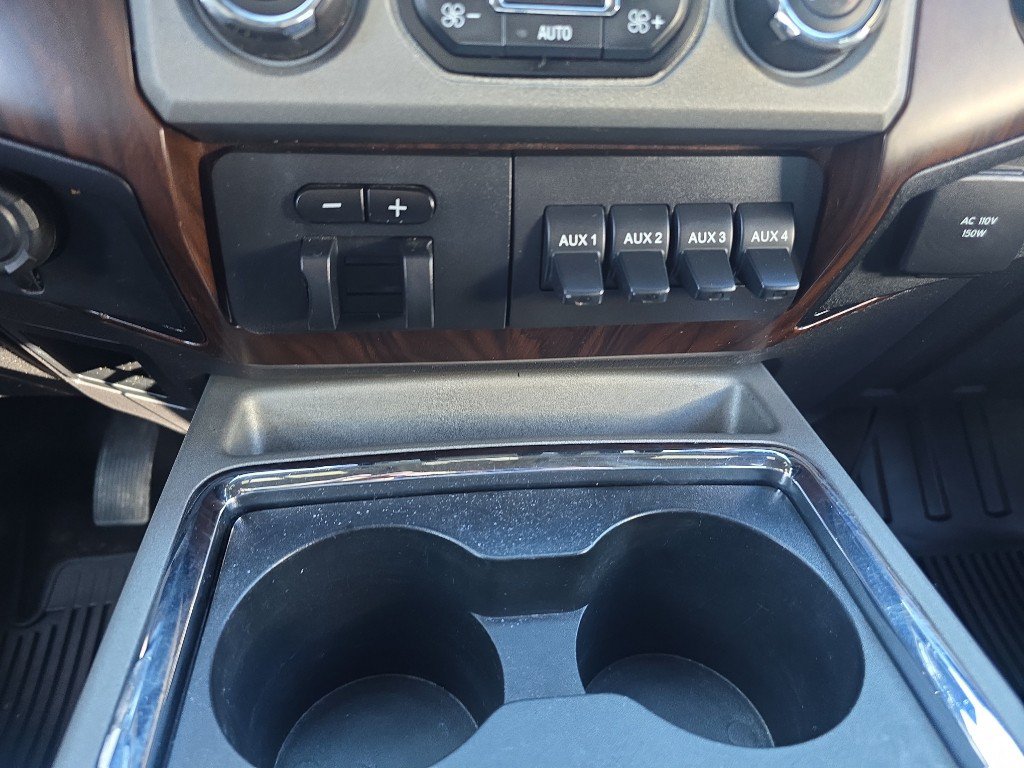 Used 2014 Ford F550 4x4 Crew Cab Super Duty w/ Lariat Interior Package image 29