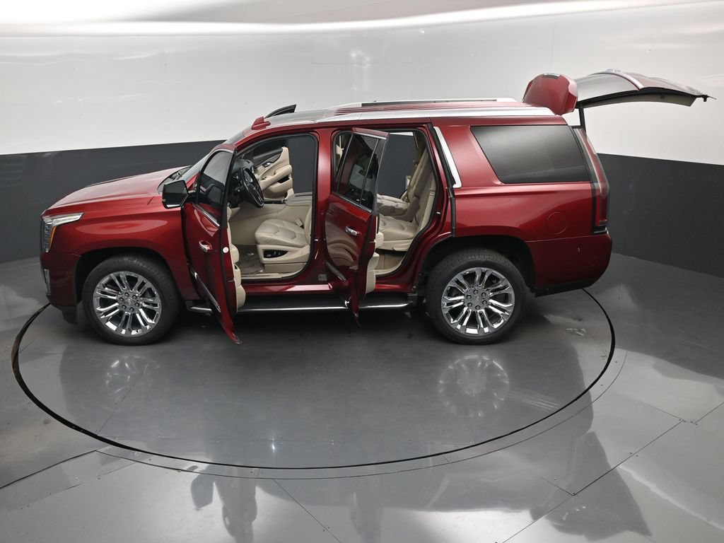 Used 2019 Cadillac Escalade Luxury w/ LPO, Radiant Package AWD/4WD image 17