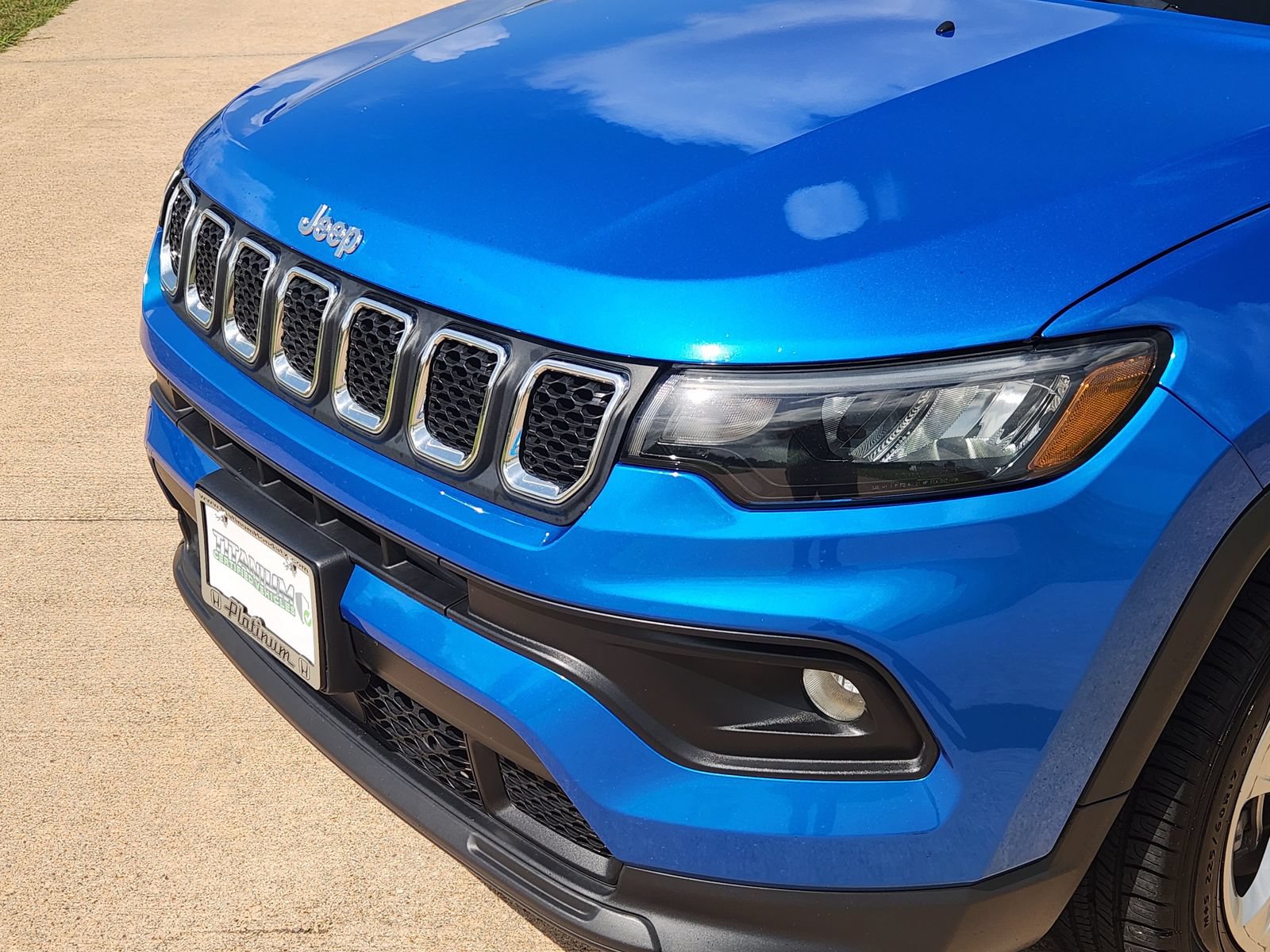 Used 2024 Jeep Compass Latitude AWD/4WD image 10