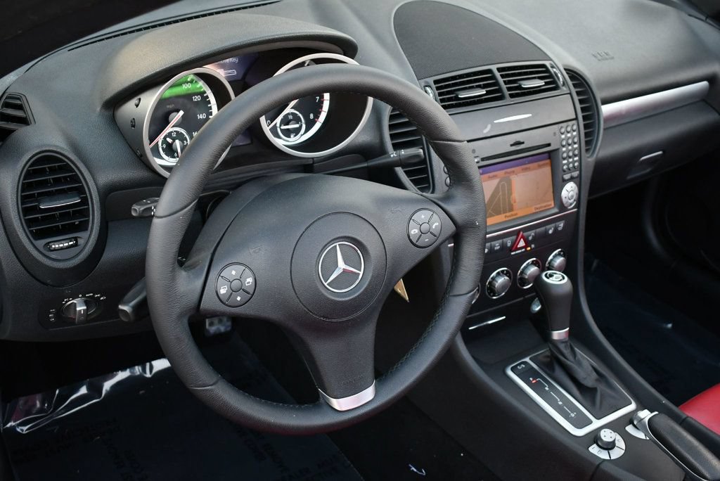Used 2009 Mercedes-Benz SLK 300 image 12