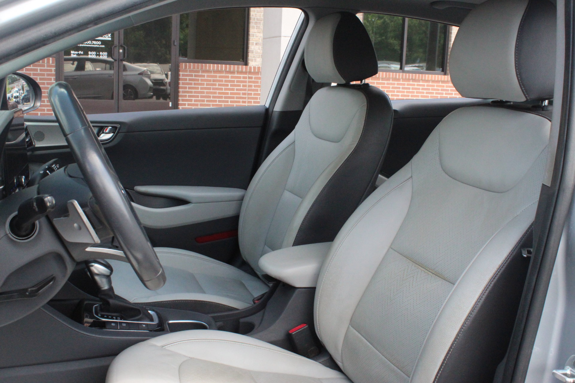 Used 2022 Hyundai Ioniq Limited FWD image 14