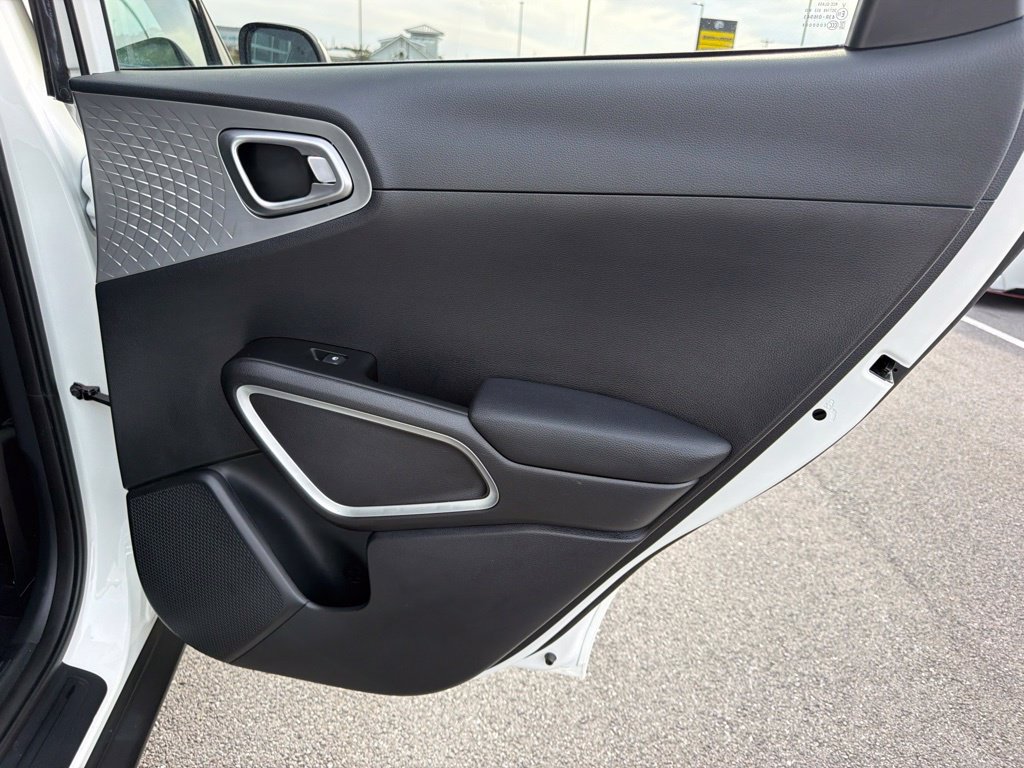 Used 2024 Kia Soul S FWD image 16