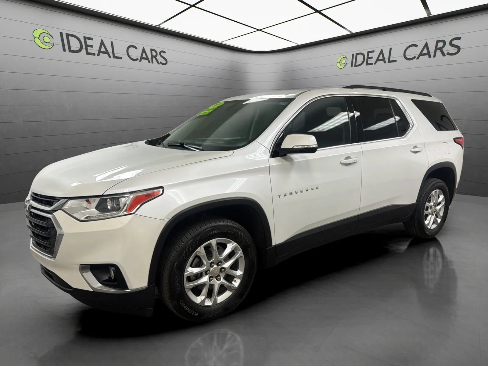 Used 2019 Chevrolet Traverse LT FWD image 1