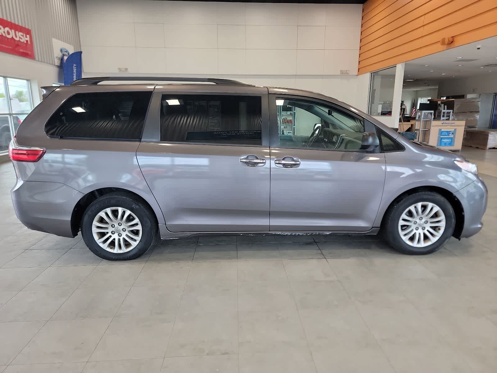 Used 2016 Toyota Sienna XLE FWD image 6