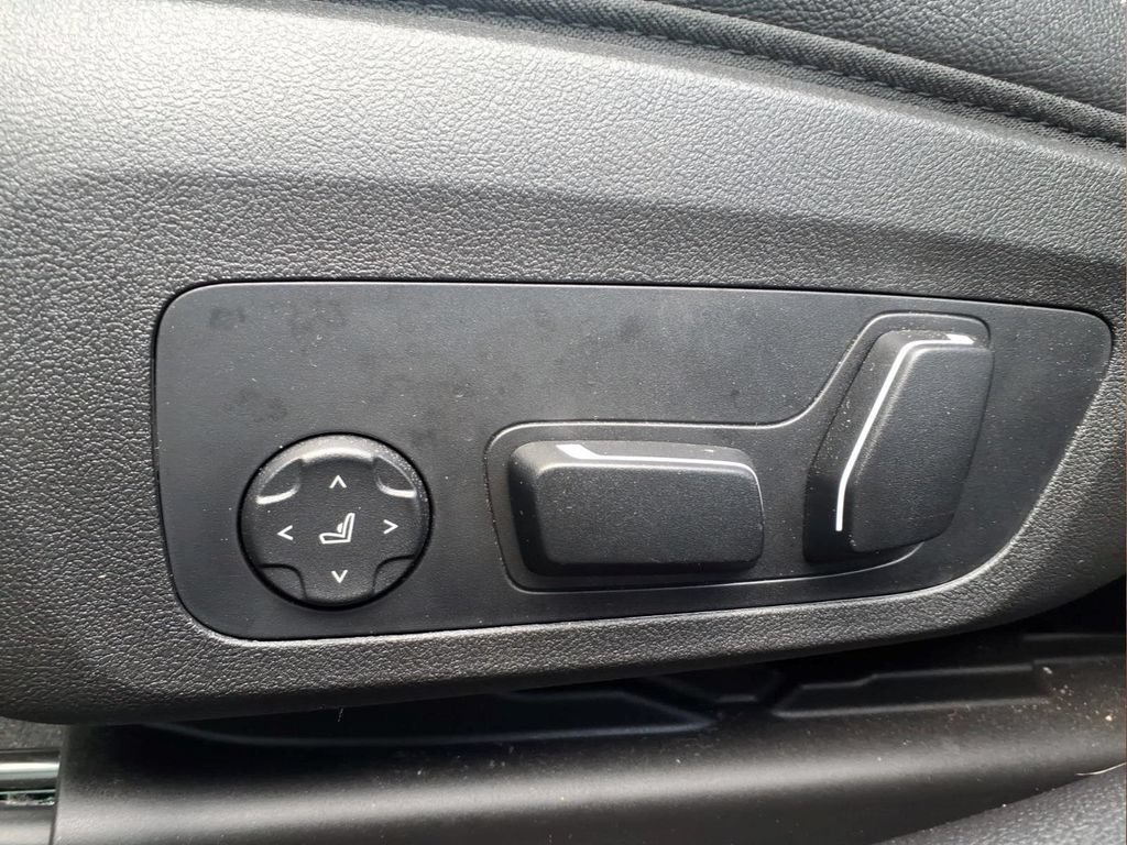Used 2025 BMW 330i Sedan RWD image 18