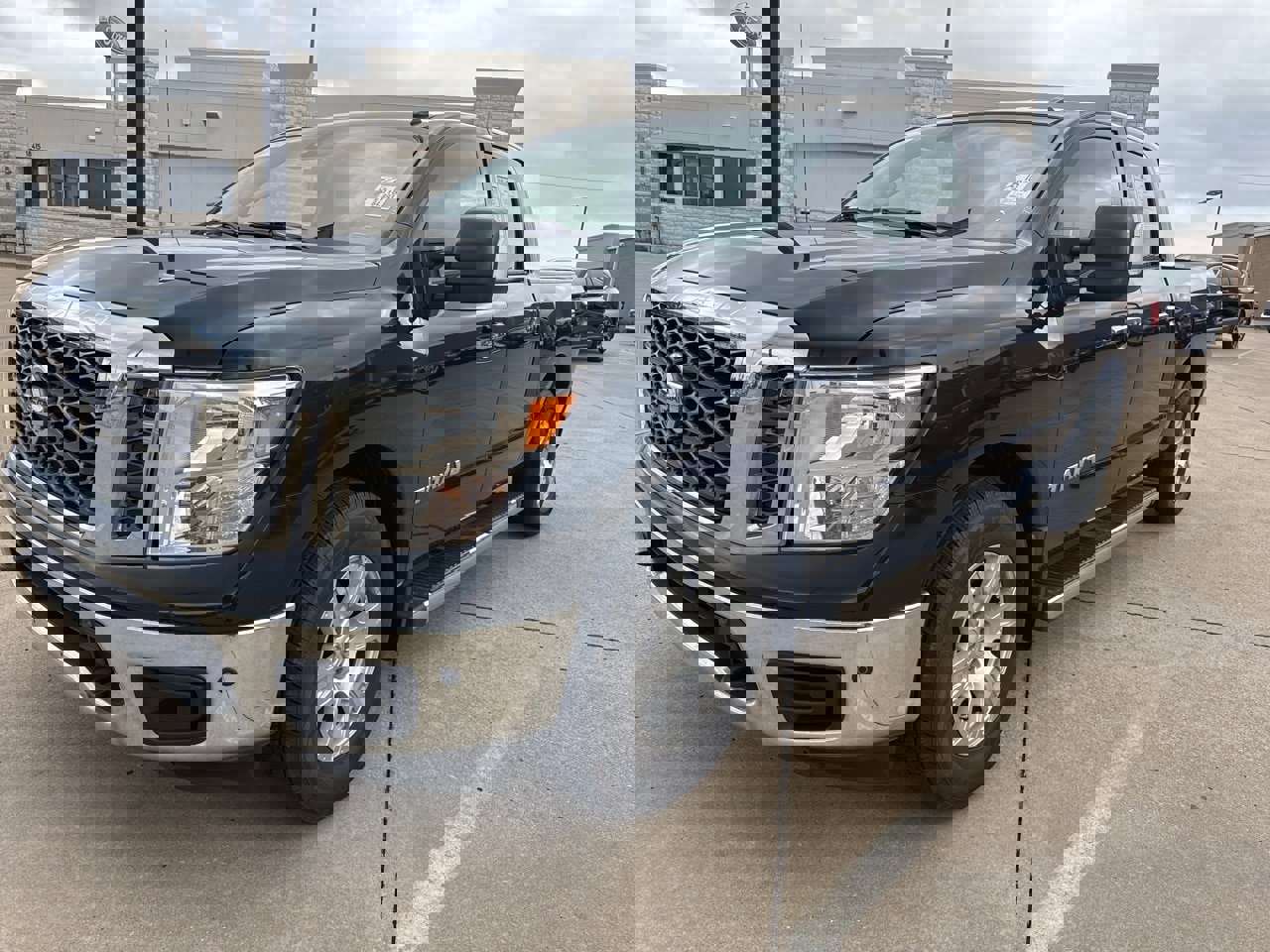 Used 2018 Nissan Titan SV w/ SV Convenience Package