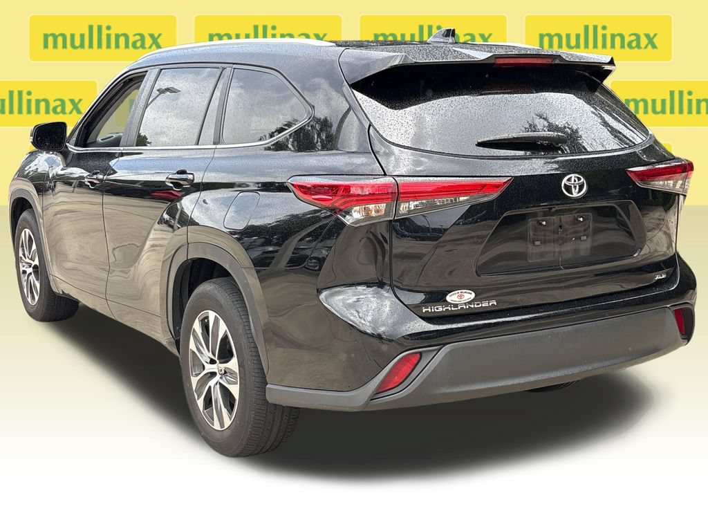 Used 2023 Toyota Highlander XLE FWD image 10