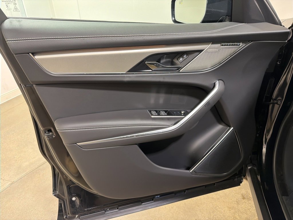 New 2026 Jaguar F-PACE R-Dynamic S image 9