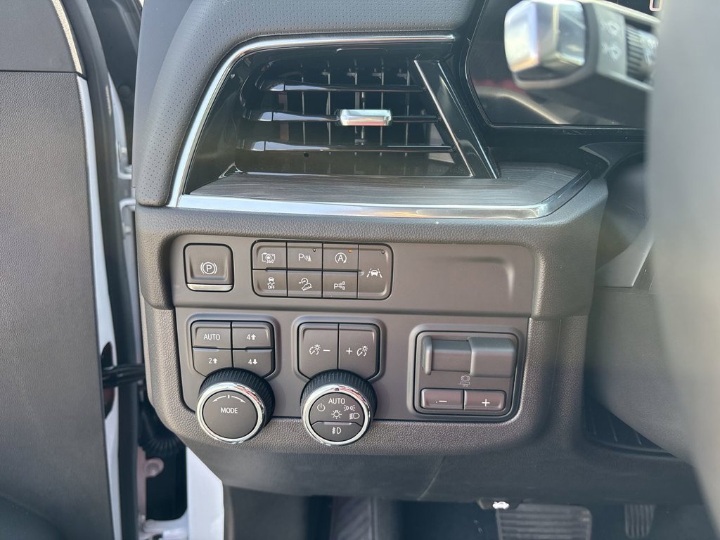 New 2026 Chevrolet Suburban Premier AWD/4WD image 18
