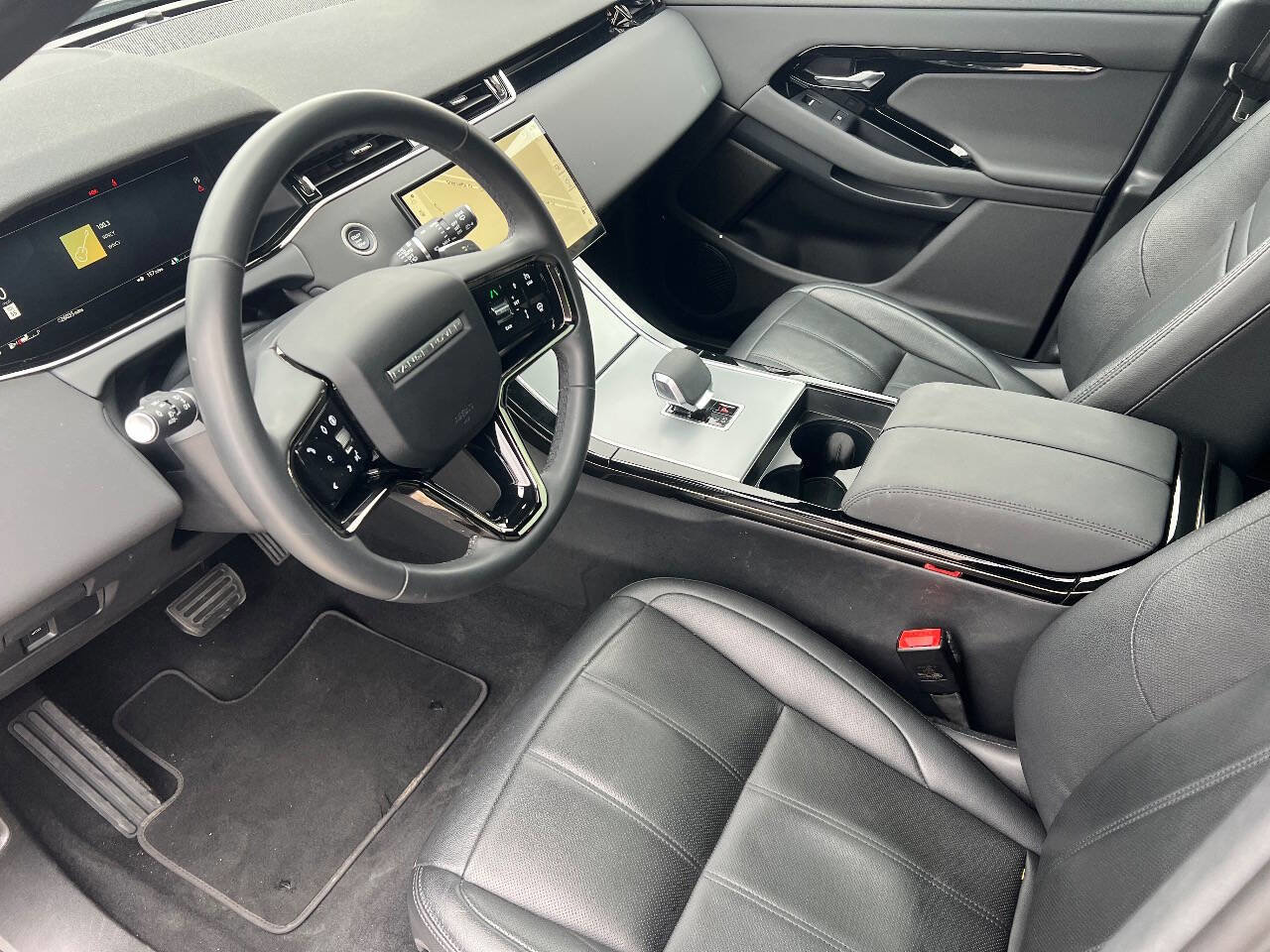 Used 2024 Land Rover Range Rover Evoque S image 17