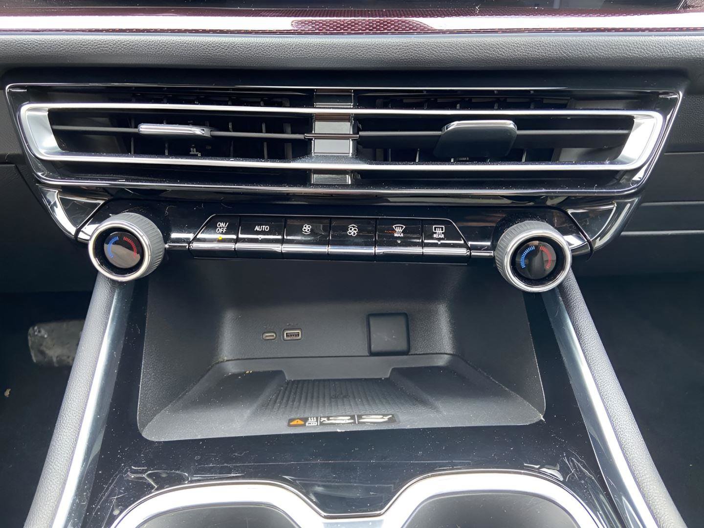 Used 2025 Chevrolet Traverse RS image 31