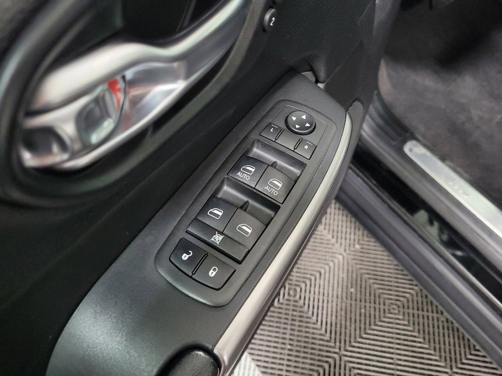 Used 2021 Jeep Cherokee Limited AWD/4WD image 32