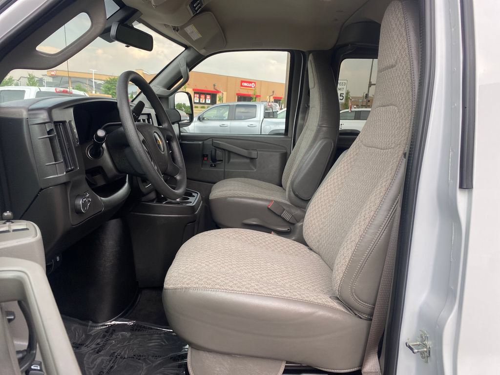Used 2025 Chevrolet Express 3500 LT w/ LT Preferred Equipment Group RWD image 8