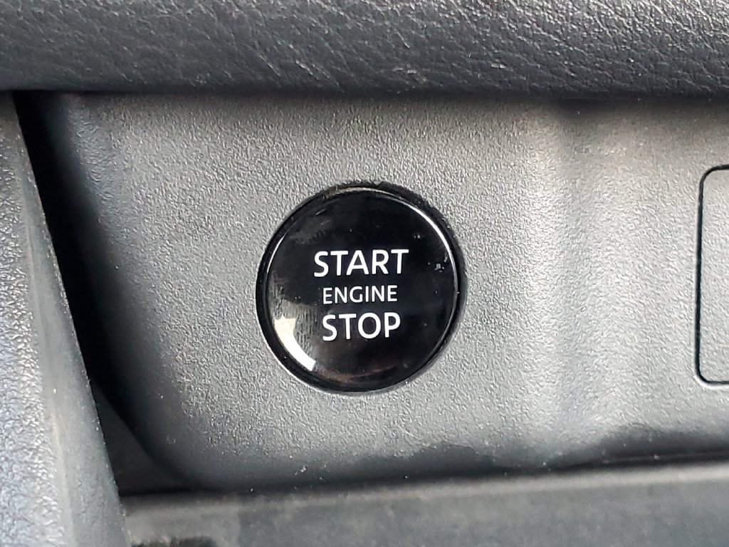 Used 2025 Nissan Rogue SV AWD/4WD image 18