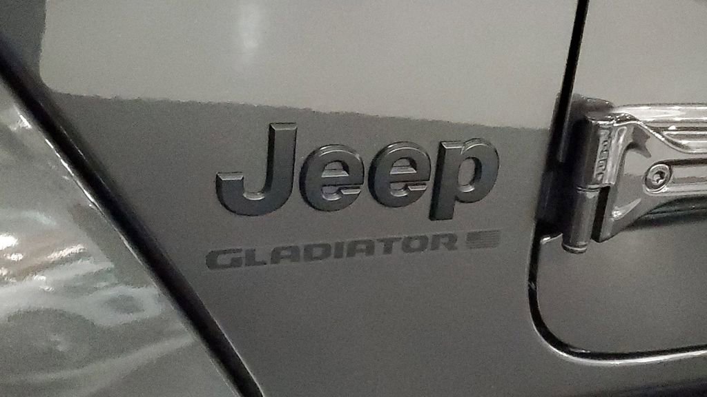 Used 2025 Jeep Gladiator Sport image 8