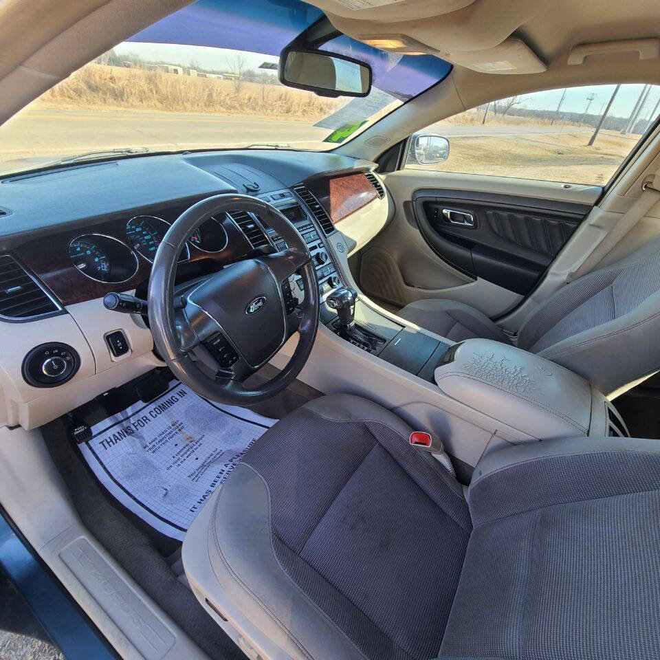 Used 2010 Ford Taurus SEL image 3