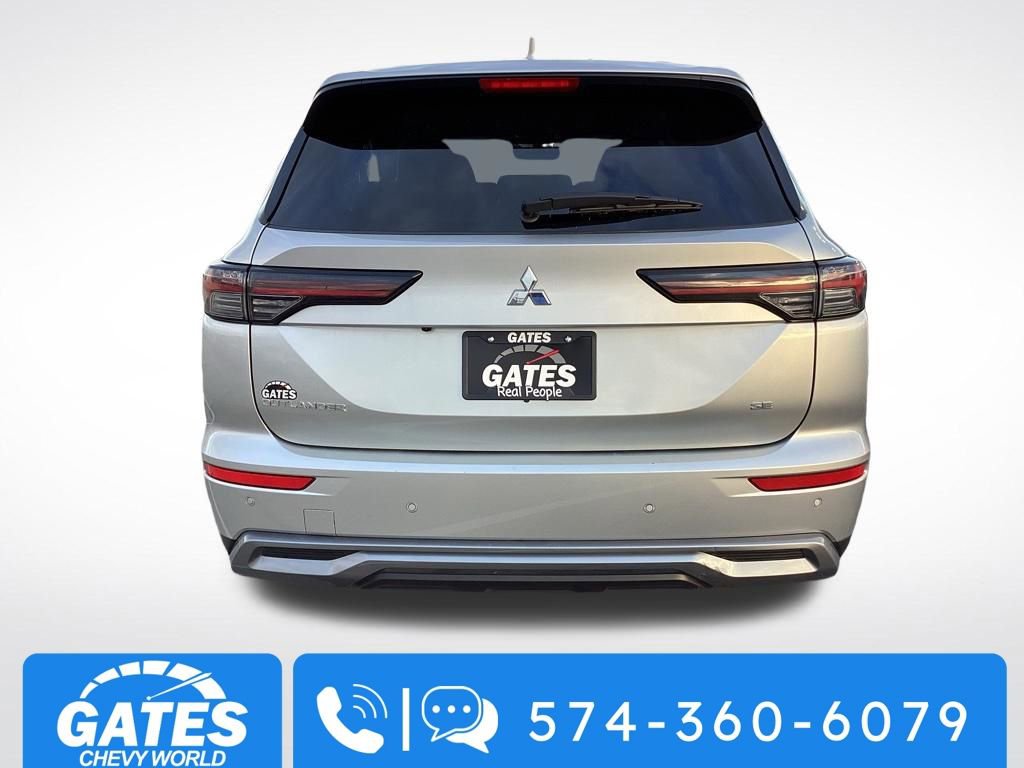 Used 2025 Mitsubishi Outlander SE image 8