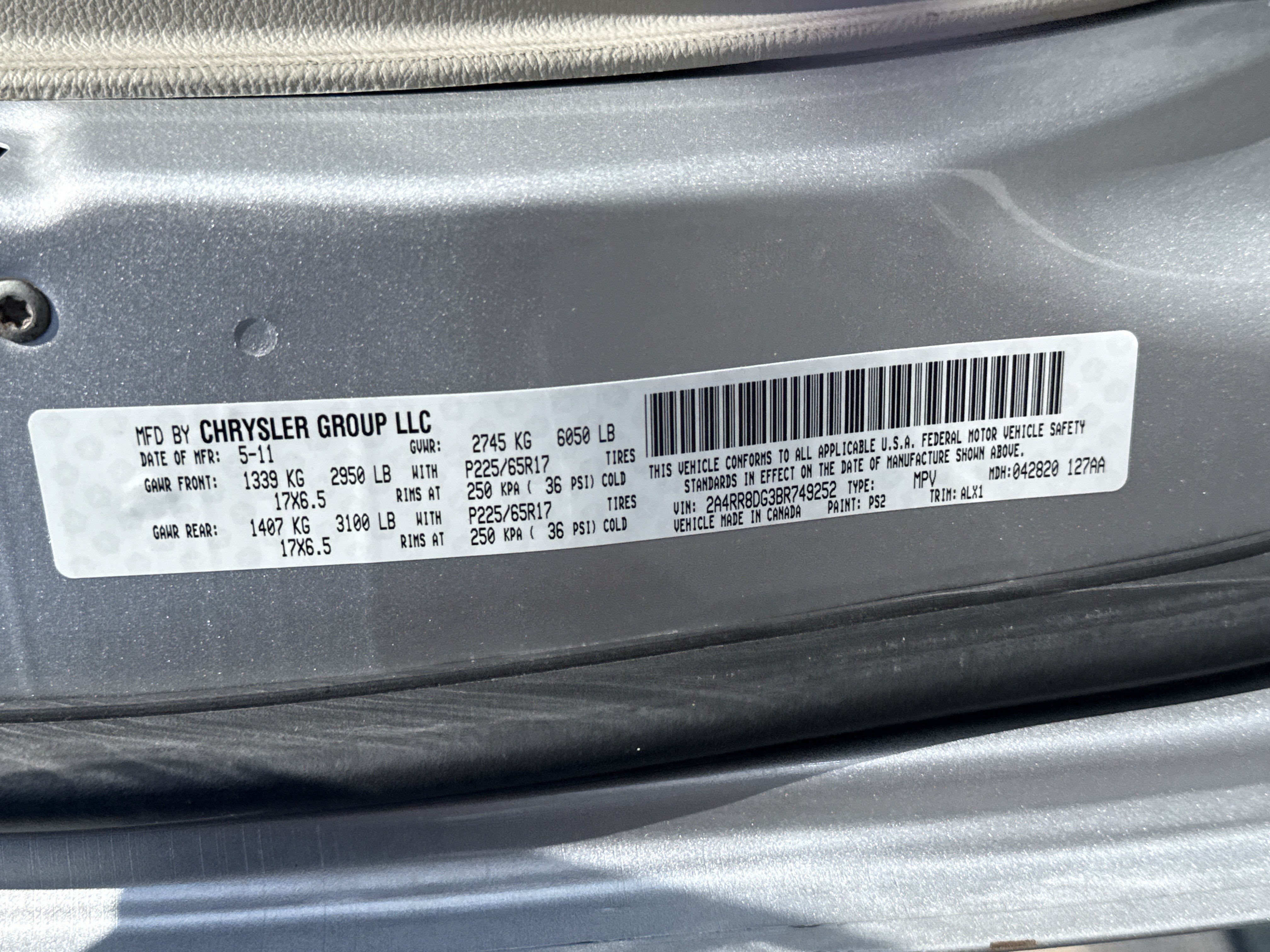 Used 2011 Chrysler Town & Country Touring-L w/ Entertainment Group #2 FWD image 34