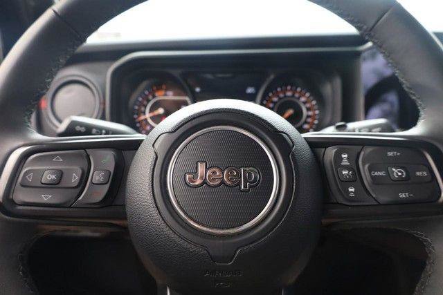 Used 2025 Jeep Wrangler Unlimited Rubicon AWD/4WD image 9