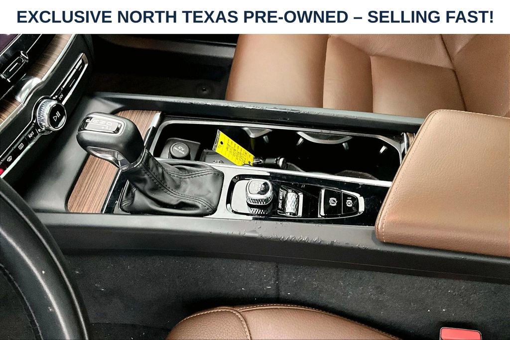 Used 2021 Volvo XC60 T5 Momentum w/ Premium Package FWD image 18
