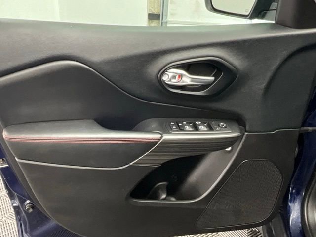 Used 2015 Jeep Cherokee Trailhawk w/ Comfort/Convenience Group image 15