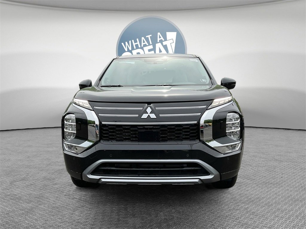 New 2025 Mitsubishi Outlander SE image 9