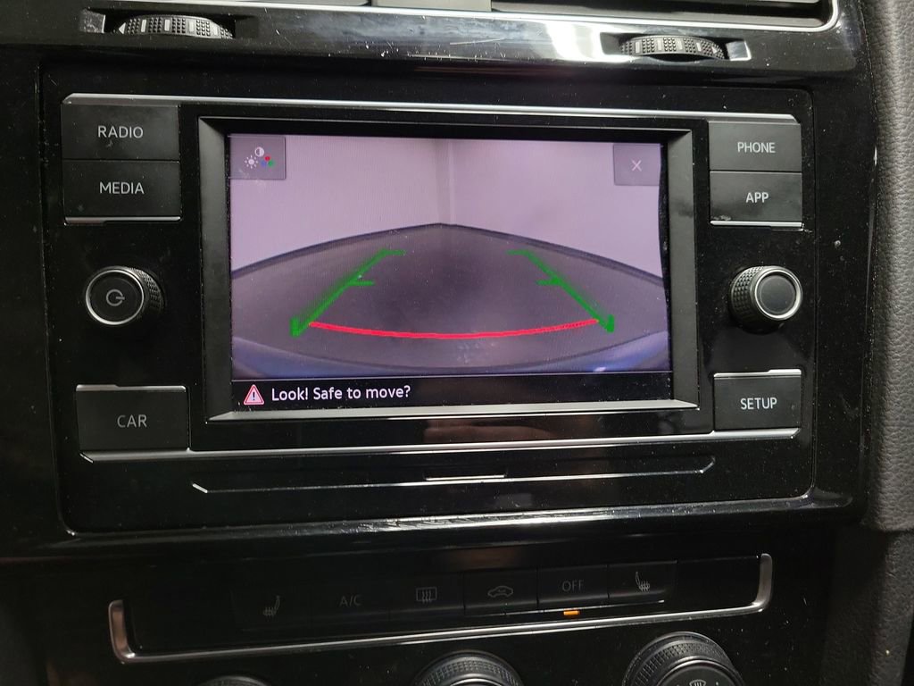 Used 2019 Volkswagen GTI SE FWD image 18