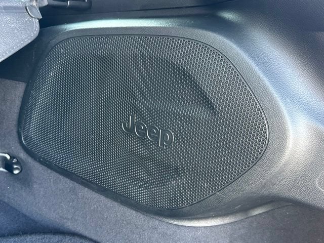 Used 2020 Jeep Cherokee Limited w/ Luxury Group AWD/4WD image 15
