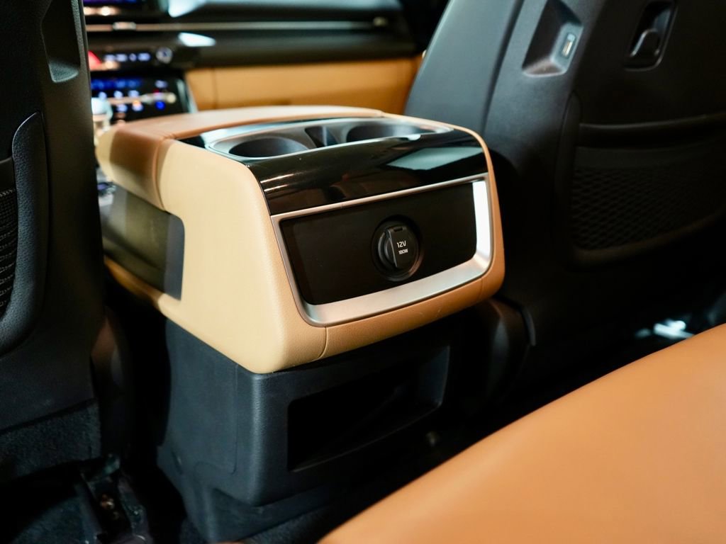 Used 2023 Kia Carnival EX image 28