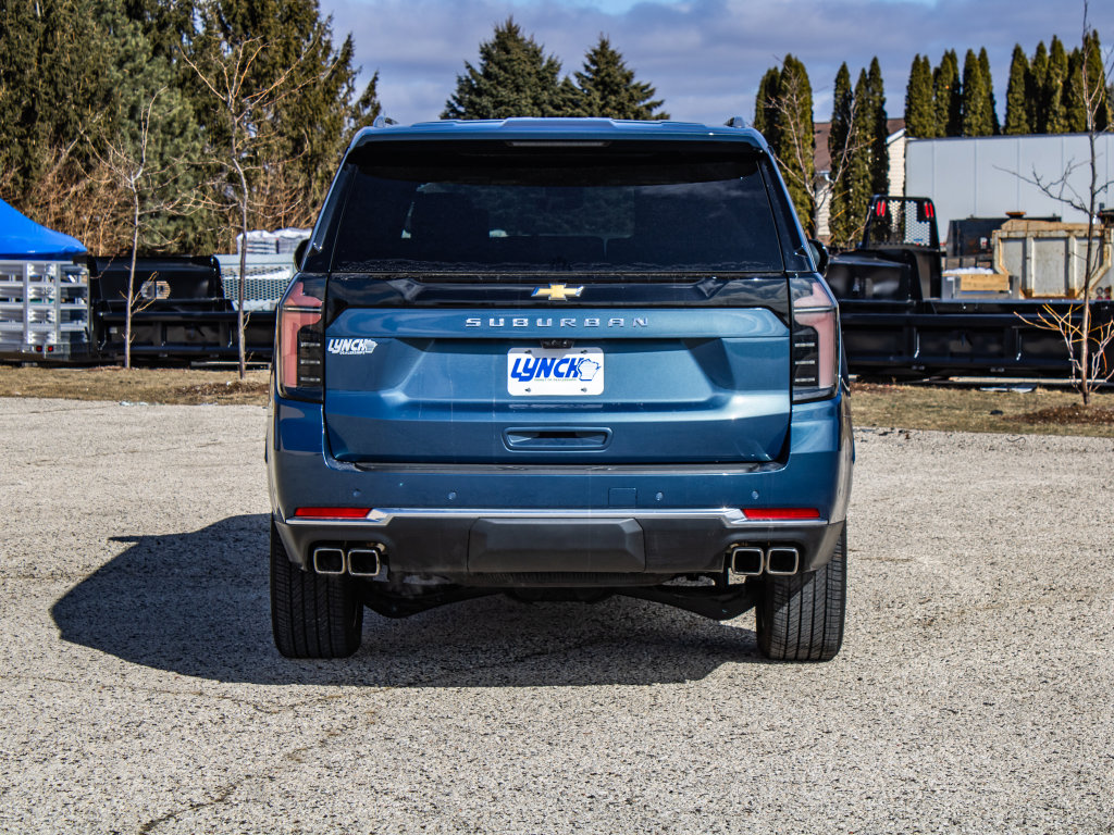 Used 2025 Chevrolet Suburban High Country image 3