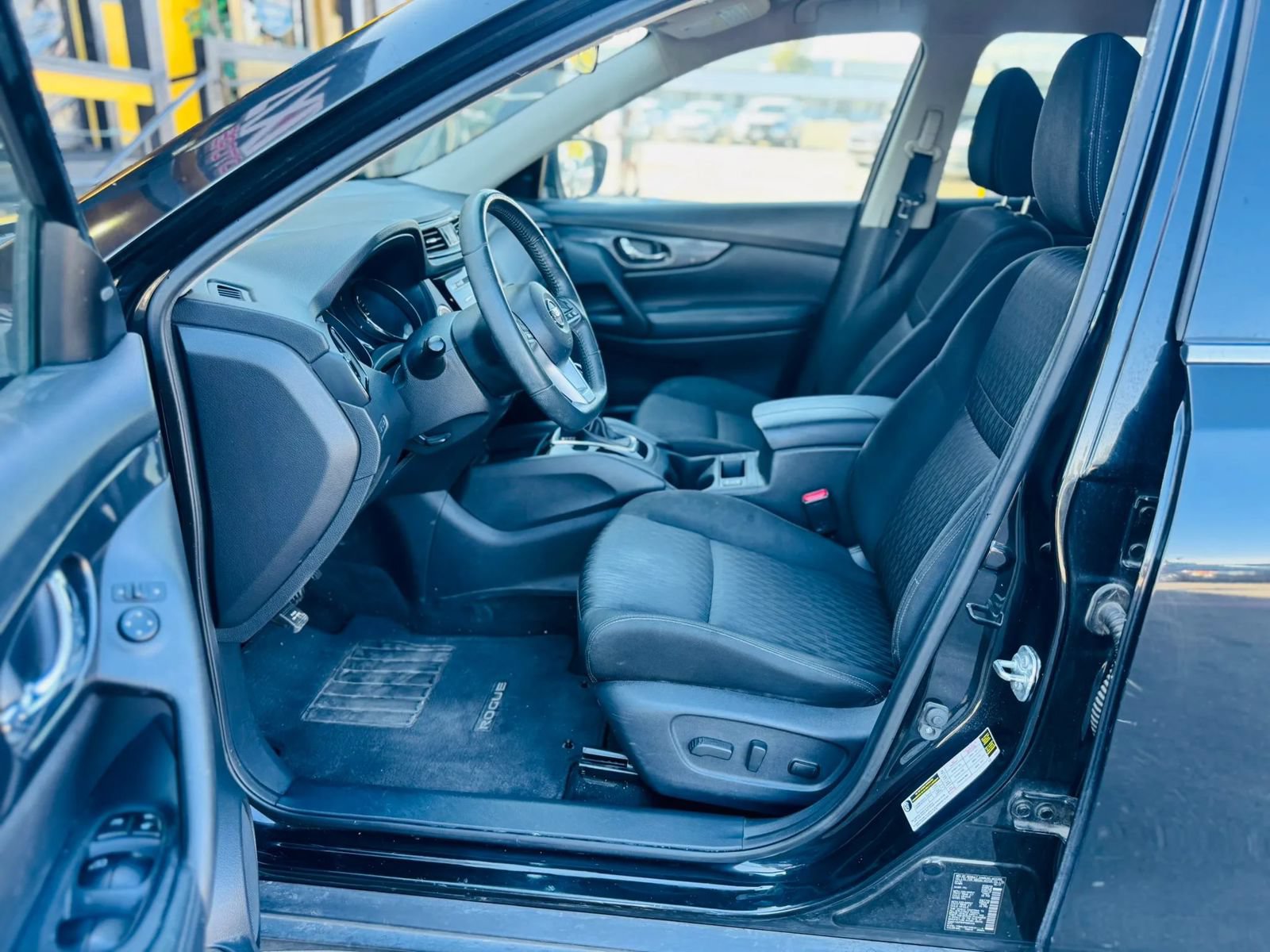Used 2017 Nissan Rogue SV FWD image 10