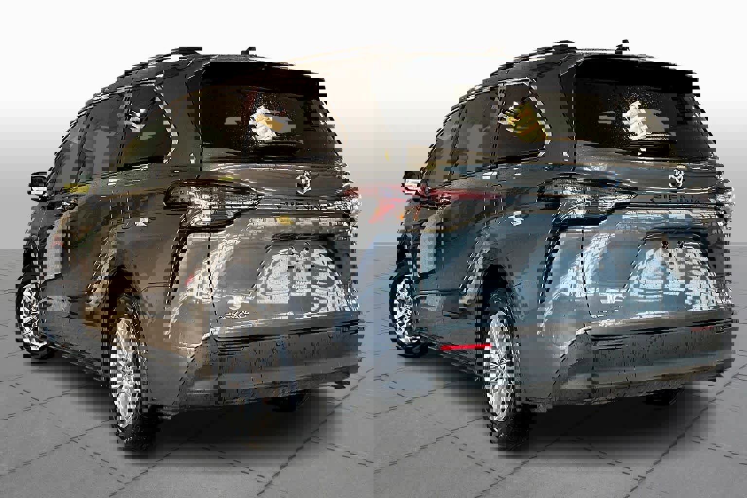 Used 2025 Toyota Sienna XLE w/ XLE Plus Package image 12