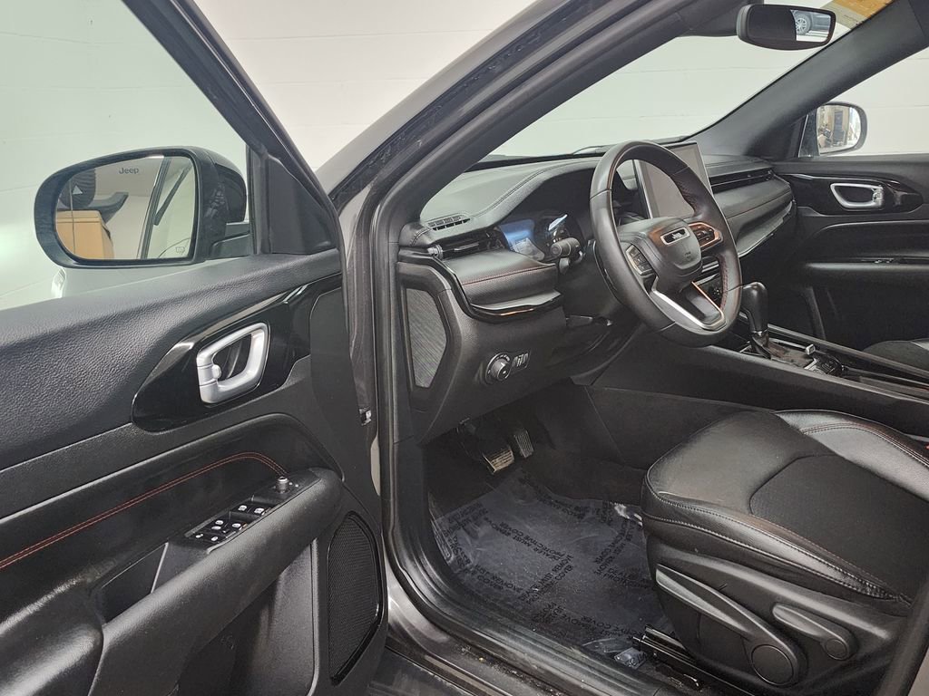 Used 2023 Jeep Compass Trailhawk image 11