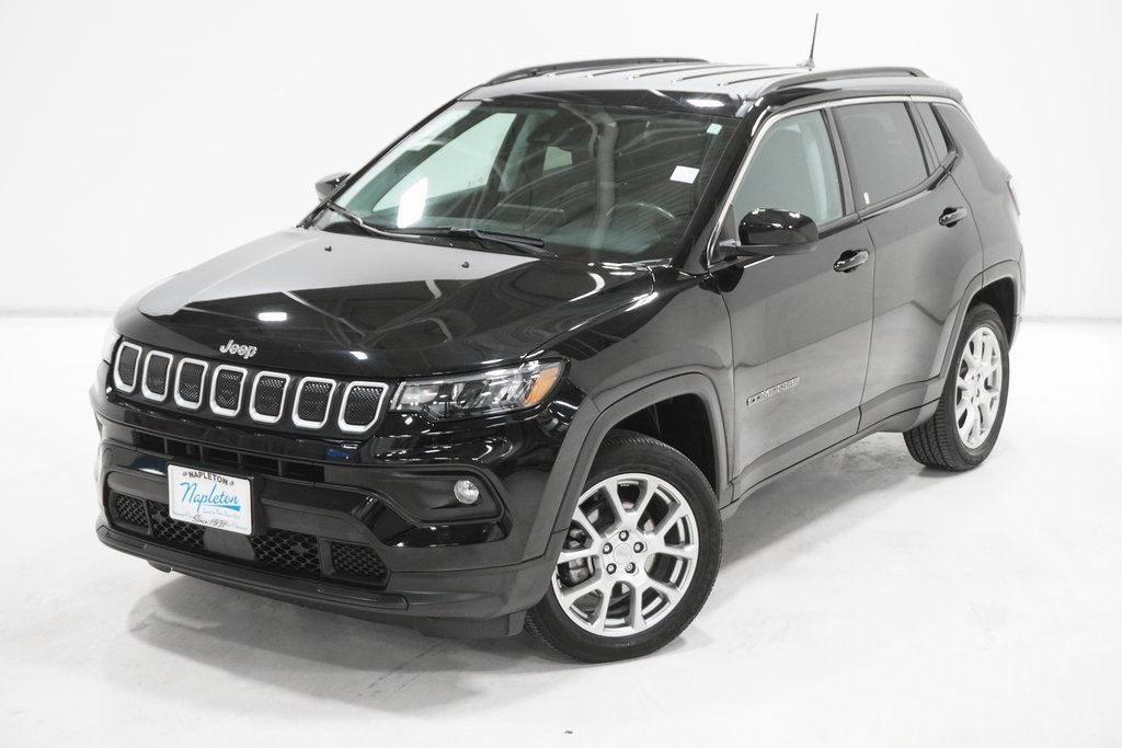 Used 2022 Jeep Compass Latitude image 2