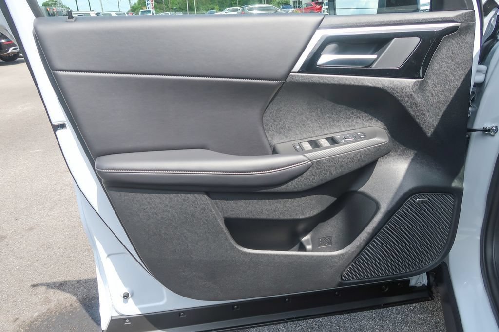 New 2026 Mitsubishi Outlander LE AWD/4WD image 24