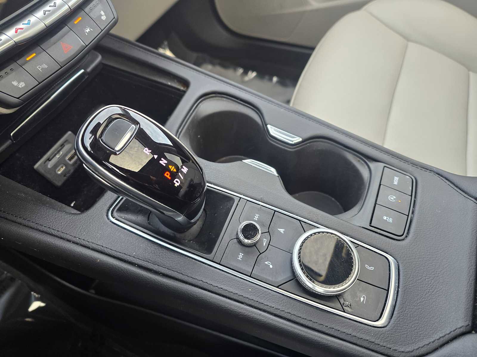 Used 2022 Cadillac XT4 Luxury w/ Cold Weather Package image 31