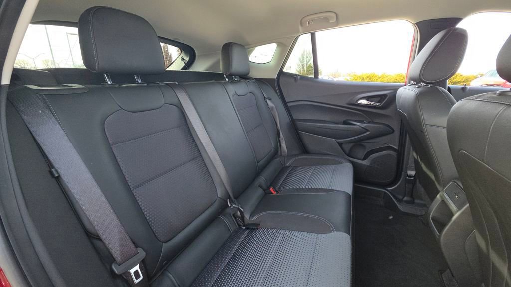 Used 2025 Chevrolet Trax LT w/ LT Convenience Package image 15