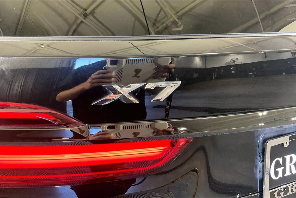 Used 2021 BMW X7 xDrive40i w/ M Sport Package AWD/4WD image 41