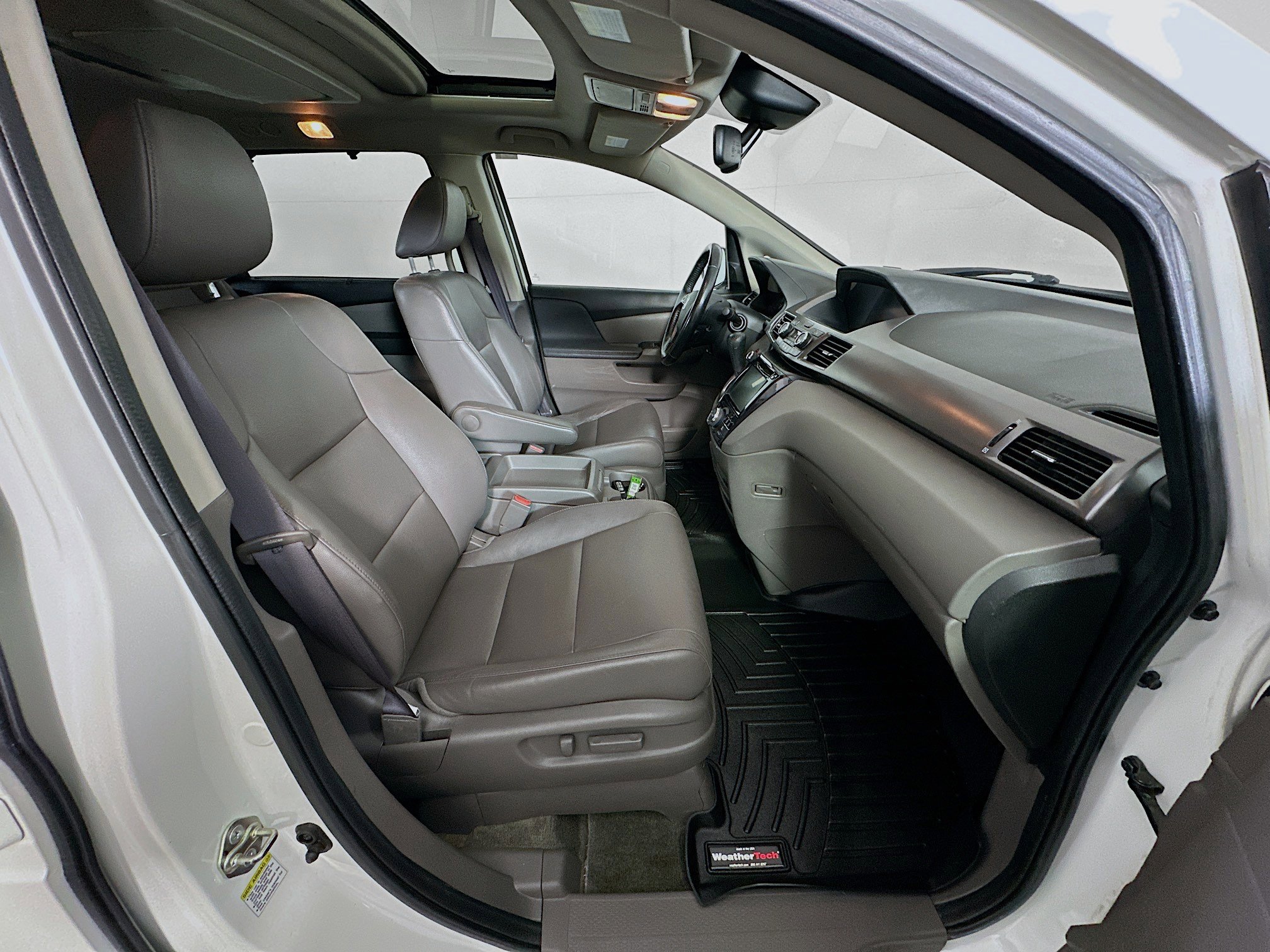 Used 2015 Honda Odyssey Touring Elite image 31