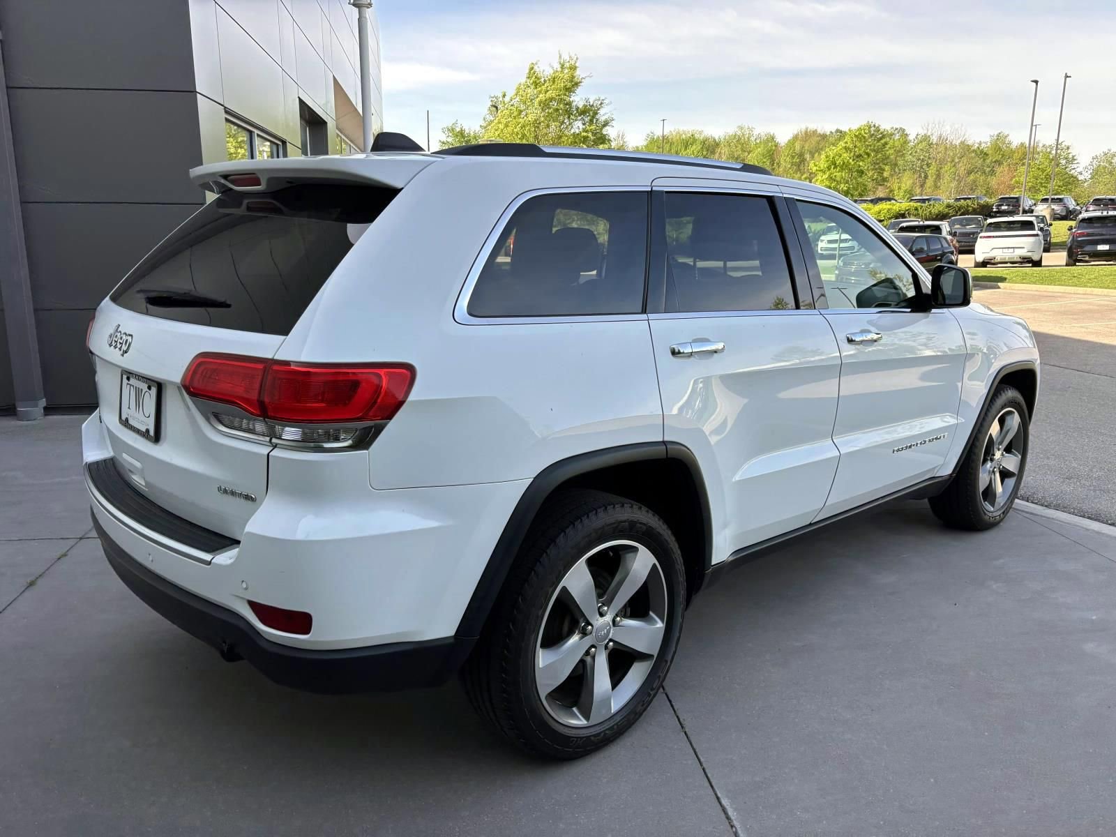 Used 2016 Jeep Grand Cherokee Limited AWD/4WD image 5