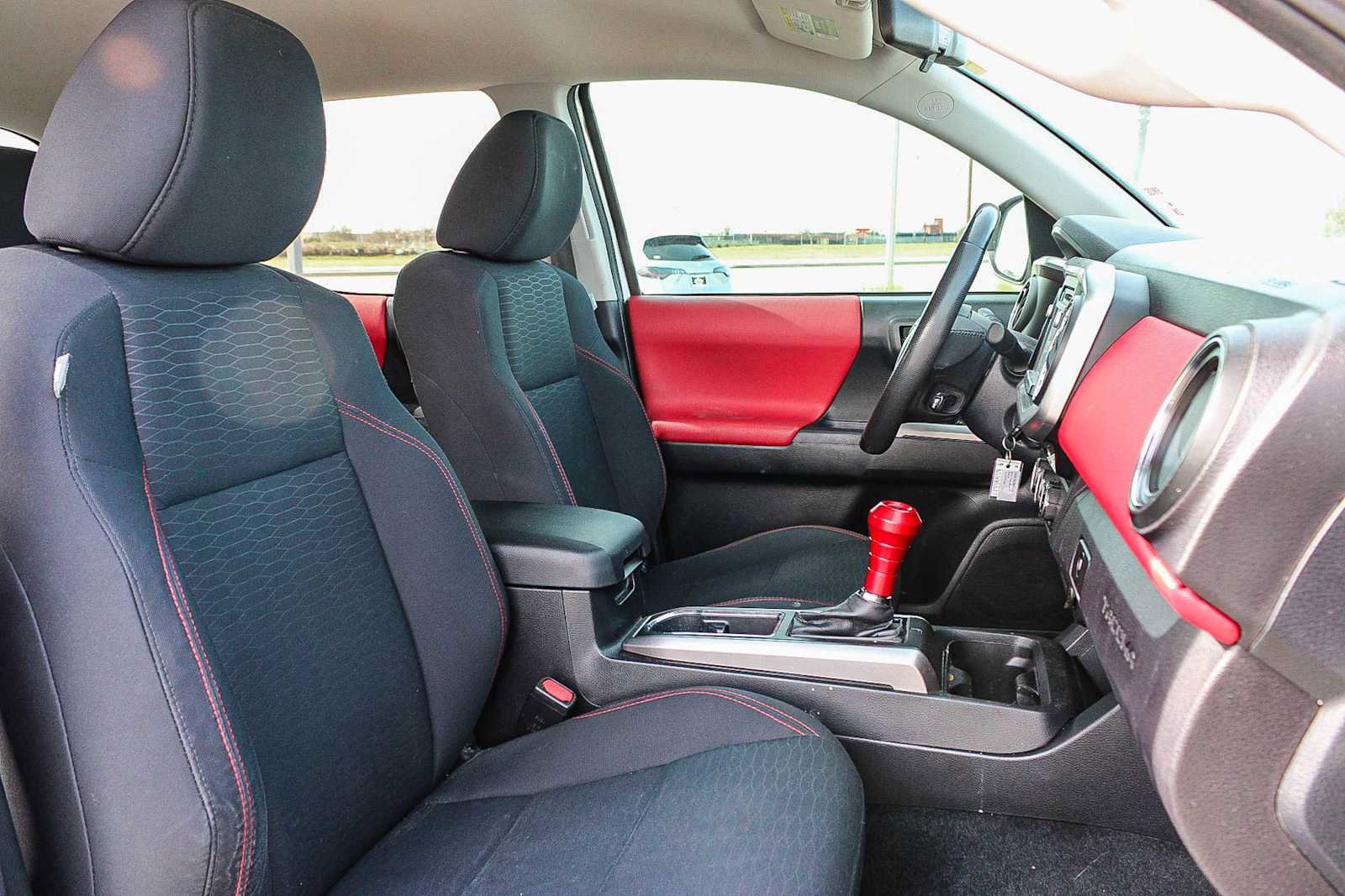 Used 2017 Toyota Tacoma SR5 image 13