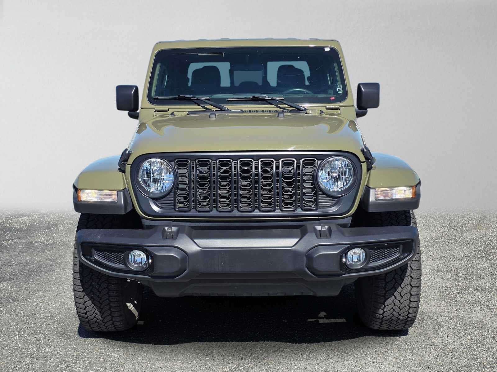 Used 2025 Jeep Gladiator Sport AWD/4WD image 8