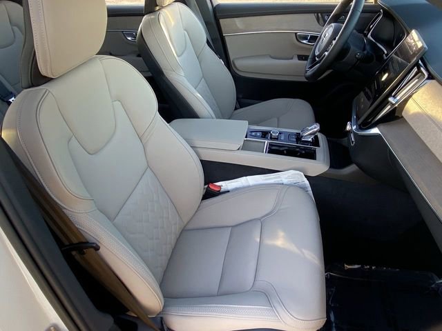 New 2026 Volvo XC90 B6 Plus w/ Protection Package Premier image 12