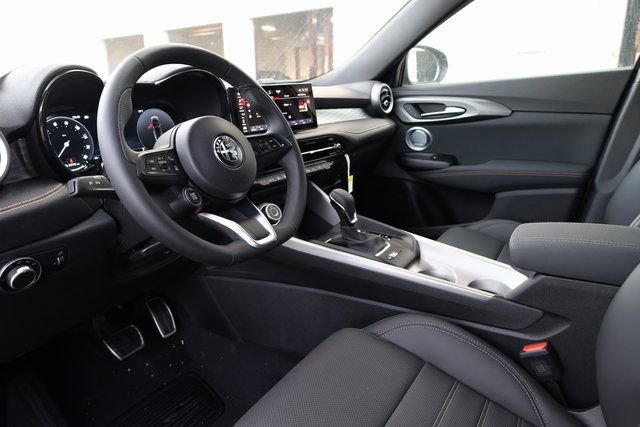 New 2025 Alfa Romeo Tonale w/ Premium Package image 10