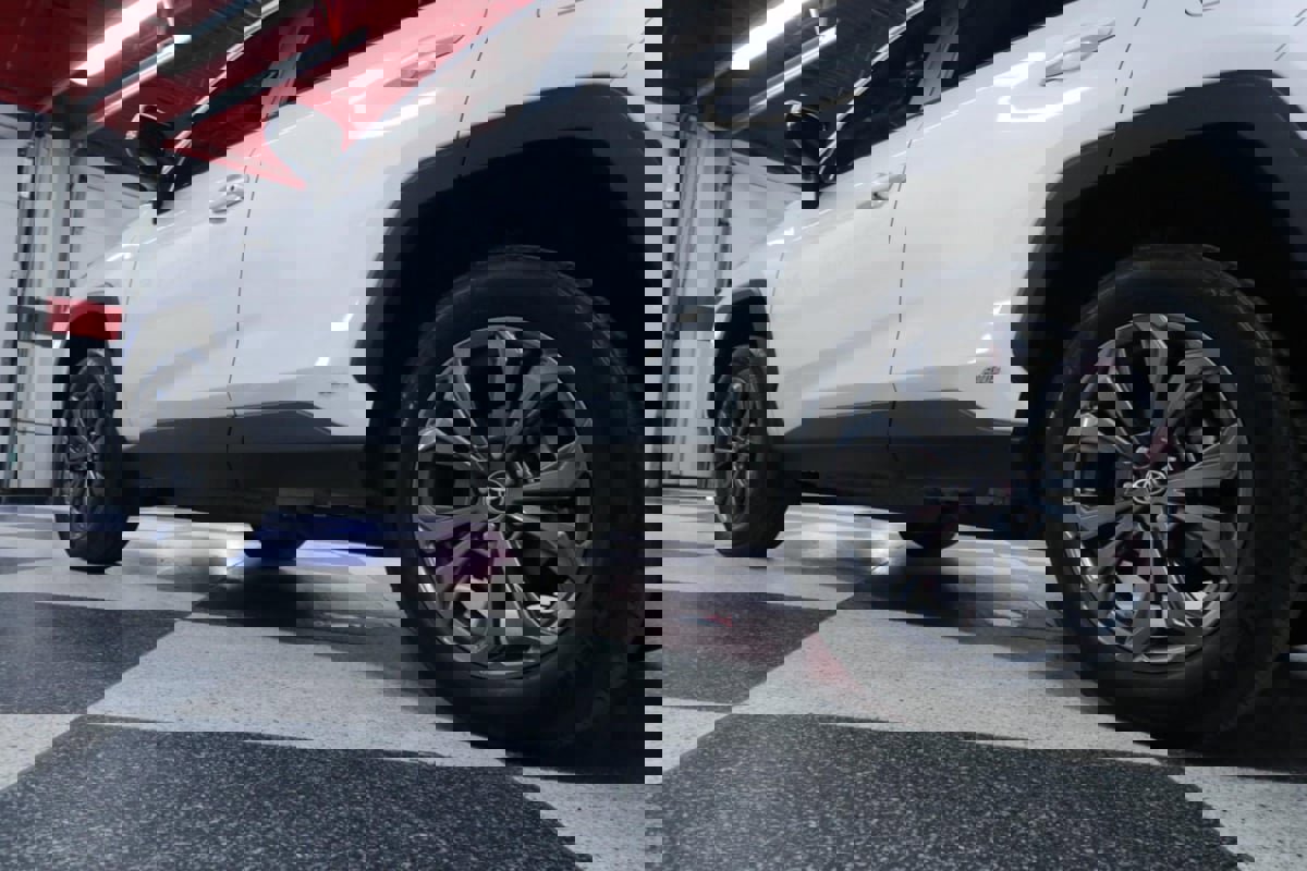 Used 2022 Toyota RAV4 XLE Premium image 35