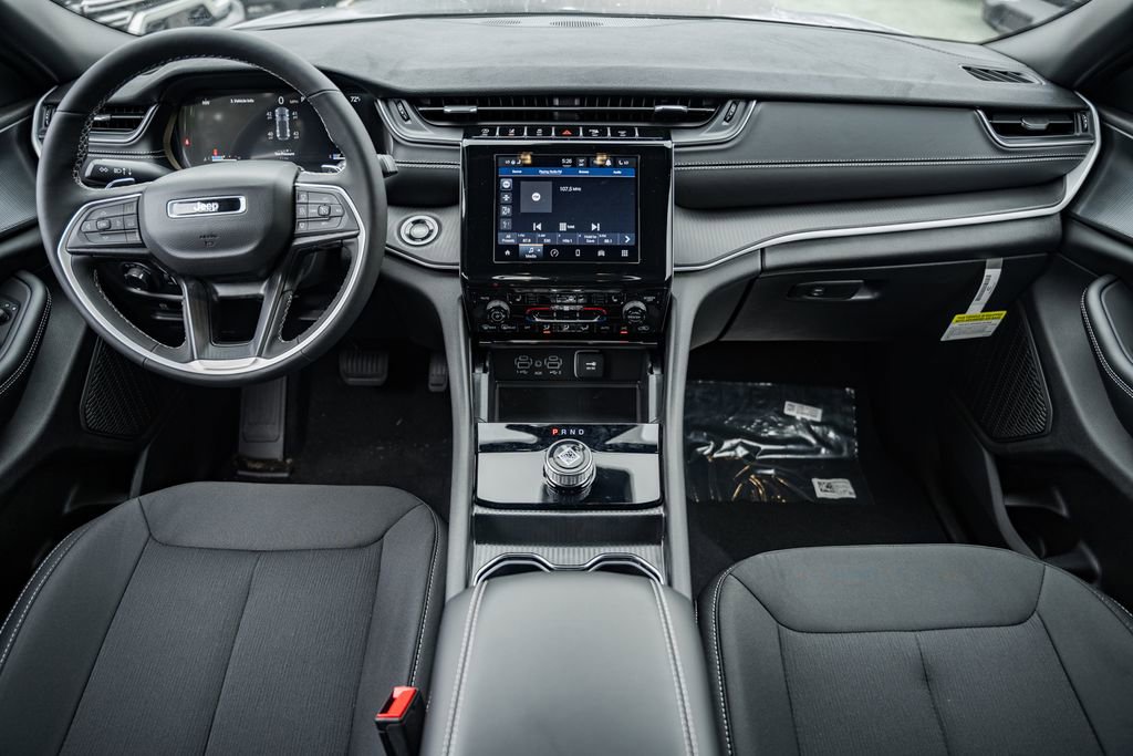 New 2025 Jeep Grand Cherokee Laredo X w/ Luxury Tech Group I image 19