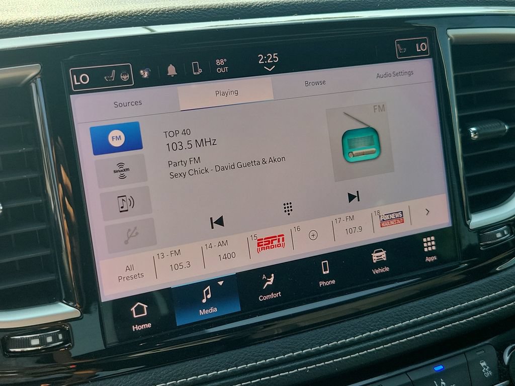 Used 2024 Chrysler Pacifica Touring FWD image 23